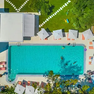 Cocoοns Luxury & Hotel Fourka