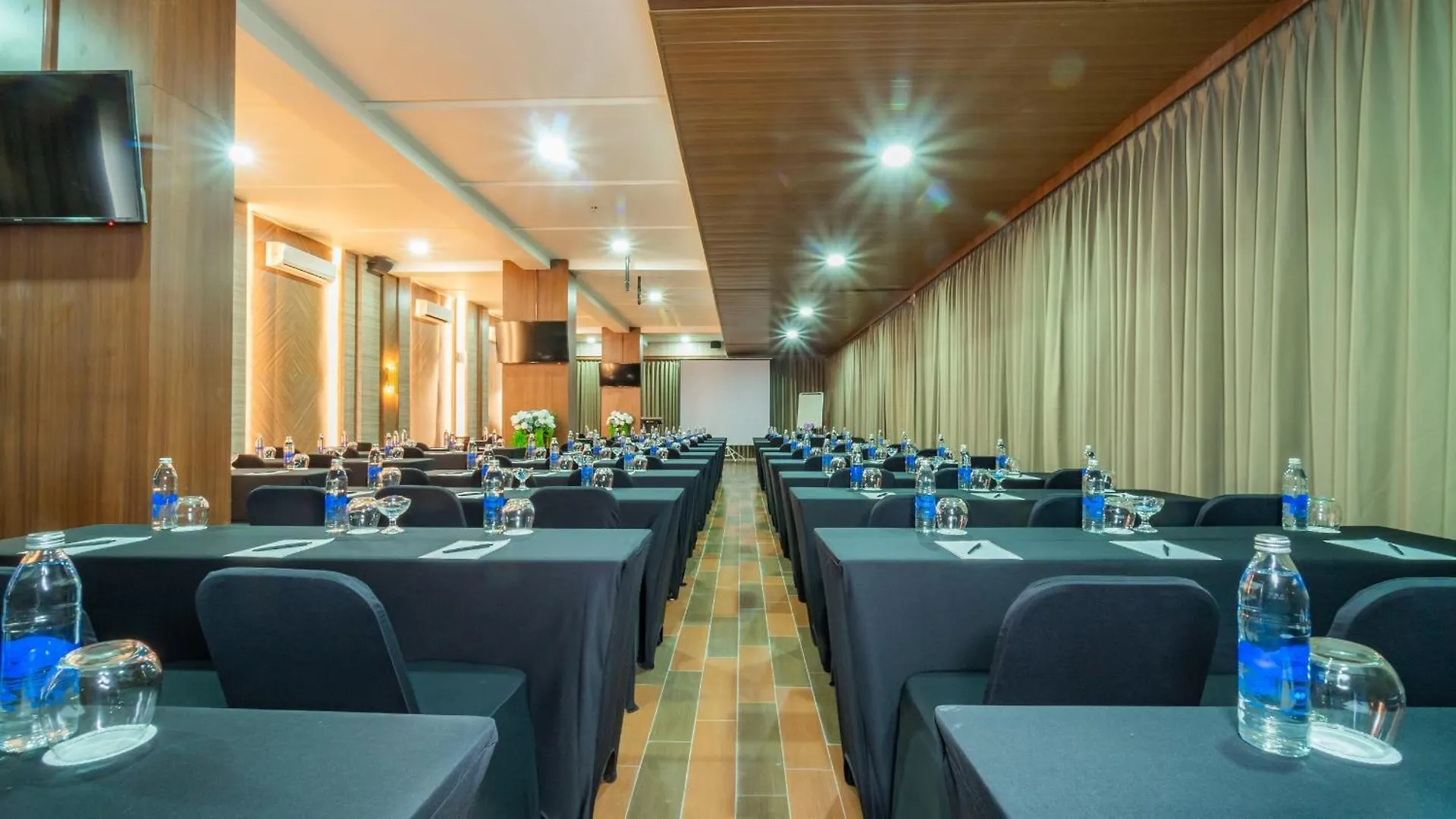 City Of Aventus Hotel - Denpasar